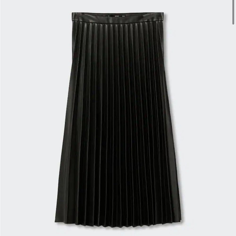 NWOT Mango faux-leather pleated skirt